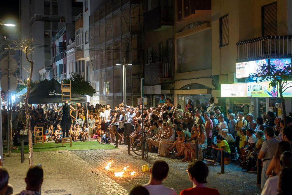 Rua Direita de Portimão se stává městskou scénou s hudbou, skateboardingem, uměním a animací