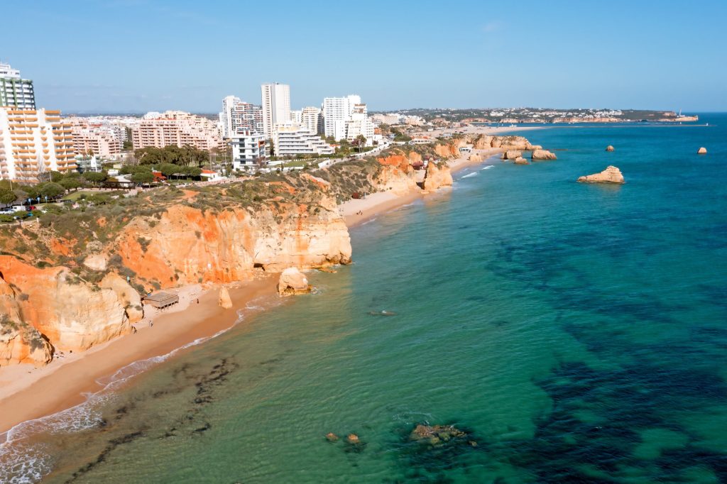 Španělé vyzdvihují město Algarve, které má nejlepší pláže v Portugalsku, jako „poutní místo“ pro fanoušky motocyklů