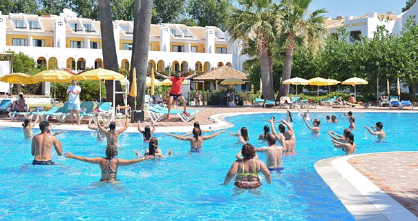 „Co se počítá, je uvnitř a venku“: tento resort v Algarve nabízí plnou penzi od 70 EUR a loď na pláž je zdarma
