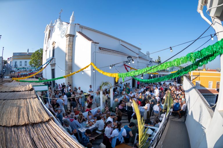 Populární hudba a občerstvení oživují Populární festivaly v Boliqueime
