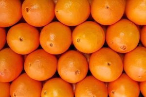 Citrusové plody z Algarve IGP vítají turisty na letišti Faro