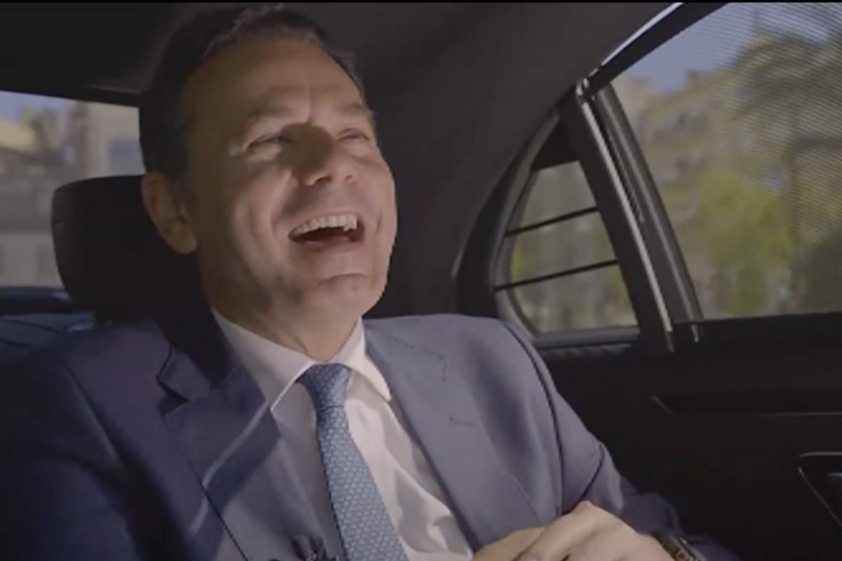 Luís Montenegro no carro. Crédito: Vídeo Governo Portugal