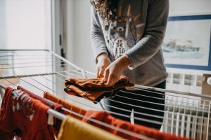 Sušení prádla doma bez bolesti hlavy? Objevte trik, který „vyřeší všechno“ v rekordním čase