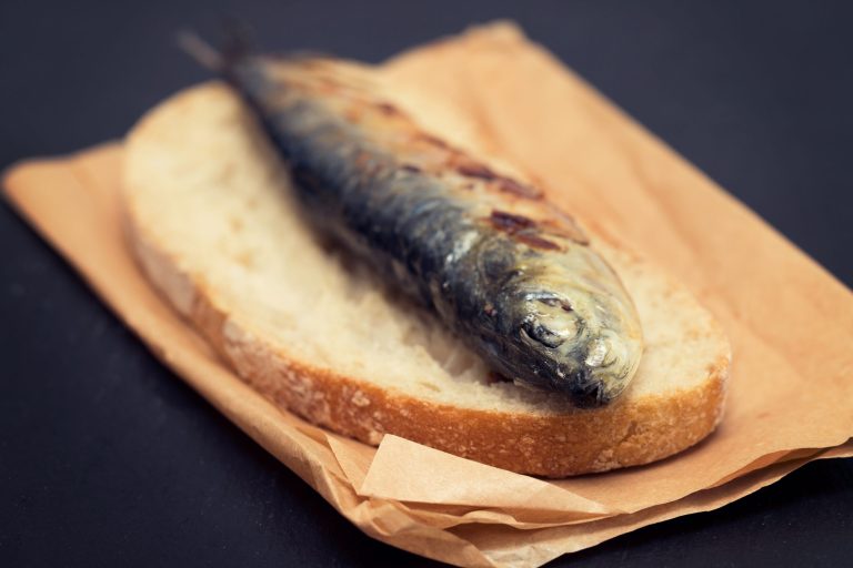 Sardinky na chlebu jsou uvedeny v Santos Populares: zjistěte, kolik letos stojí