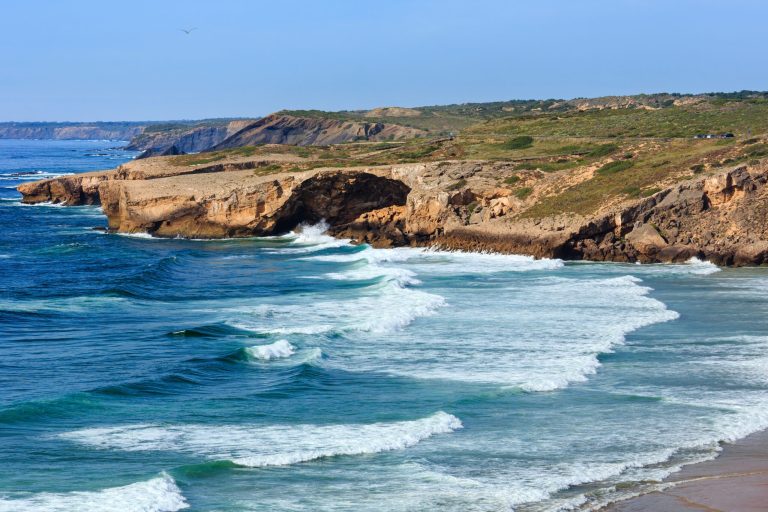 Ani Falésia, ani Praia da Rocha: Britové si „vybírají“ pláž v Algarve daleko od davů, která byla zvolena nejlepší v Evropě