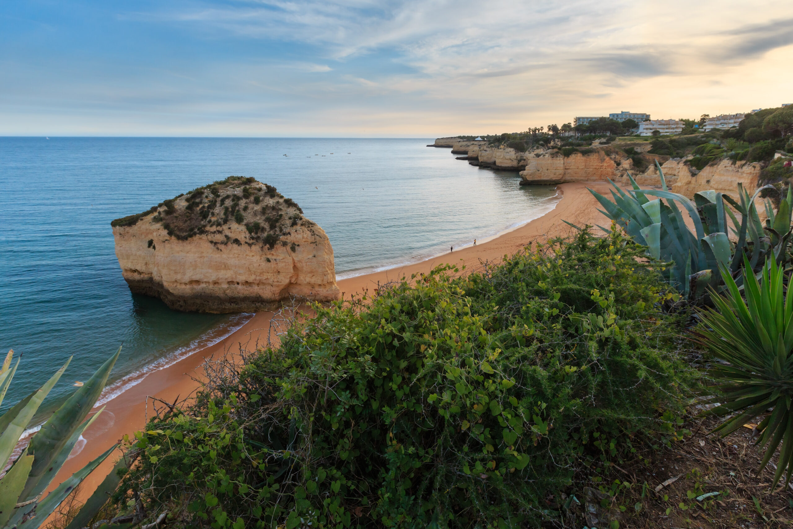 Tato pláž ukrytá mezi útesy v Algarve byla kdysi považována za jednu z nejlepších v Evropě