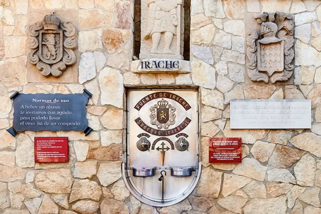 Fonte de vinho de Navarra, Espanha.