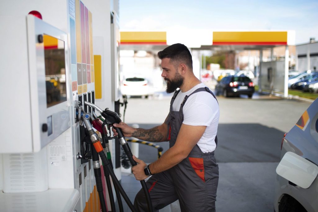 Diesel toto pondělí výrazně stoupá: kdo dnes natankuje, může ušetřit několik realů