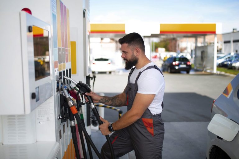 Diesel toto pondělí výrazně stoupá: kdo dnes natankuje, může ušetřit několik realů