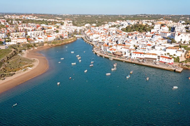 Španělé se vzdali Algarve: tato města a krajiny nadále přitahují letní návštěvy