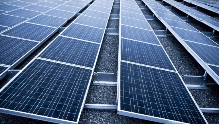 Střecha Tavira Plaza přijímá více než 1300 fotovoltaických panelů