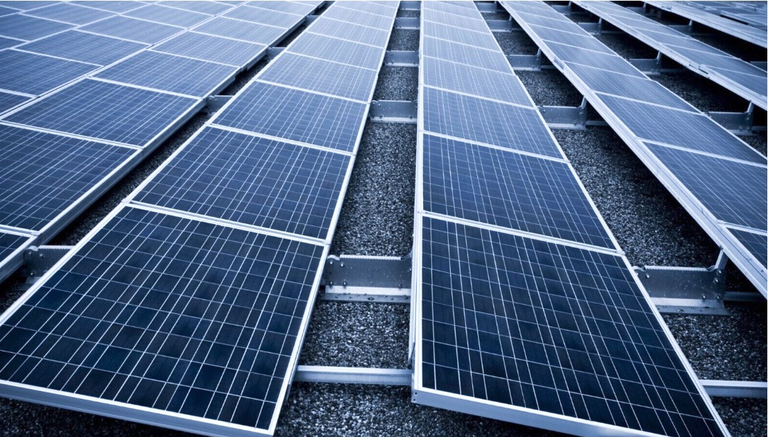 Střecha Tavira Plaza přijímá více než 1300 fotovoltaických panelů