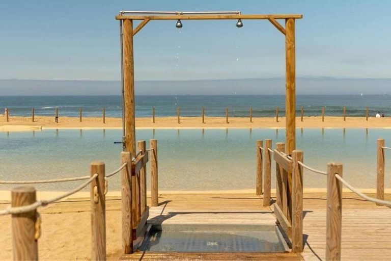 Piscina aquecida da Praia de Carnide Norte.