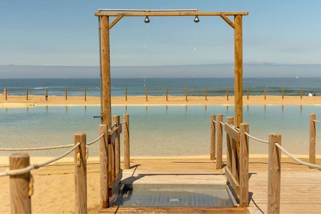 Piscina aquecida da Praia de Carnide Norte.