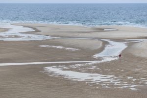 Úřady varují a turisté trvají na tom, že písek v Algarve, který nemá název pláže, byl zvolen 2. „nejlepší pláží v zemi“, ale neměli byste tam chodit